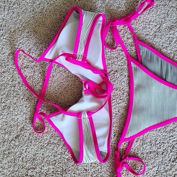 Stripe bikini - Picture 4 of 7